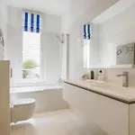 La Charmante Maison Blanche *