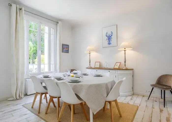 펜션 La Charmante Maison Blanche 도빌