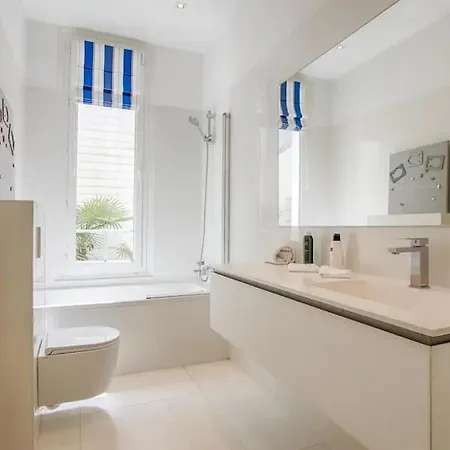 La Charmante Maison Blanche *