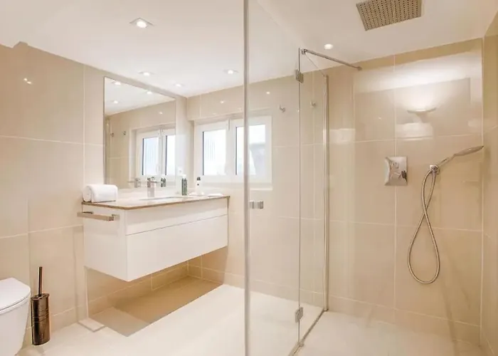 La Charmante Maison Blanche Holiday home *