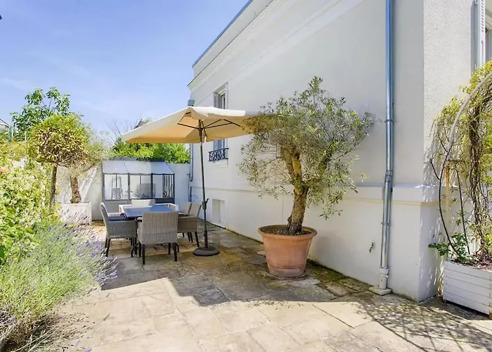 La Charmante Maison Blanche Holiday home *